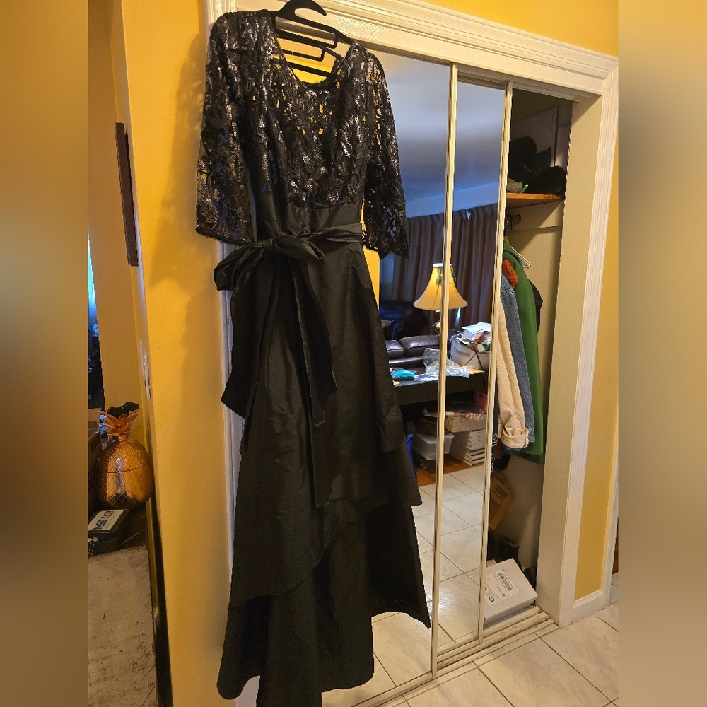 Elegant Black Lace Evening Gown